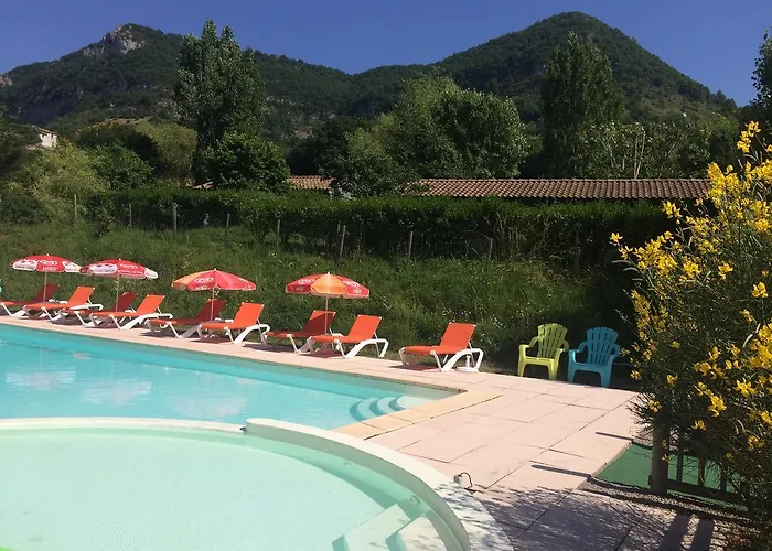 Causses & Vallees Vacances База отдыха Saint-Georges-de-Luzencon